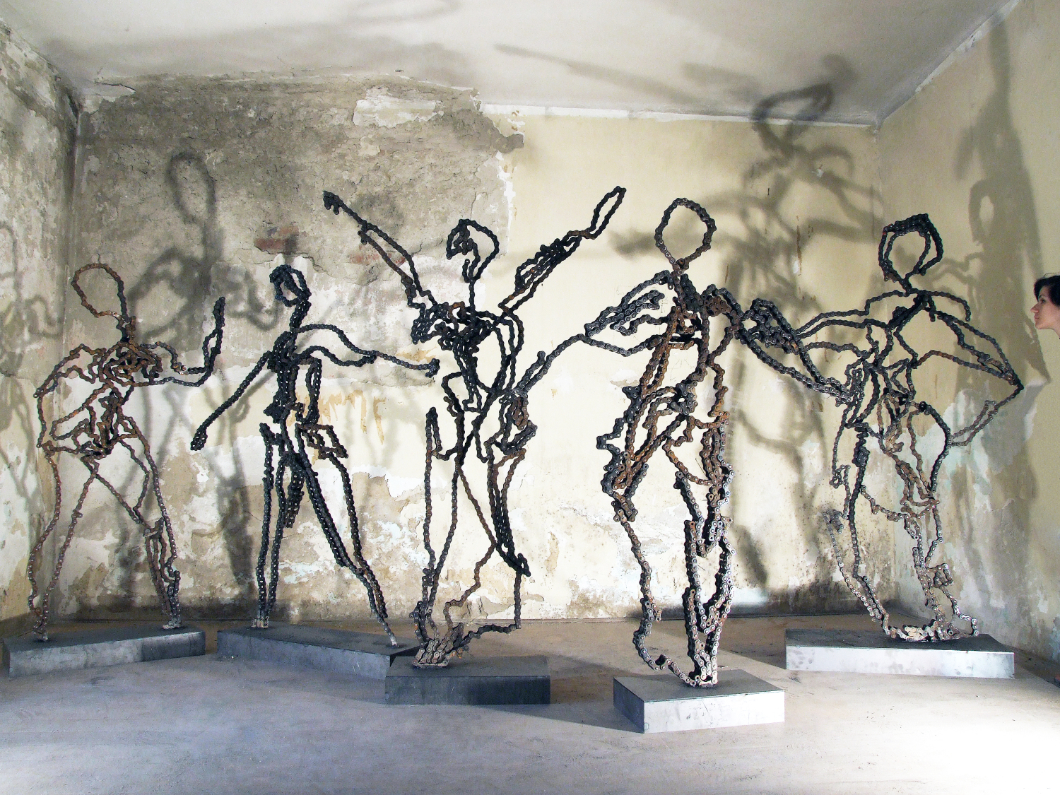 L&aacute;ncfigur&aacute;k, Chain Figures: 2010 - hegesztett g&eacute;pl&aacute;nc, welded iron 1db 210x10x90 cm     - 1 by Rab&oacute;czky Judit Rita