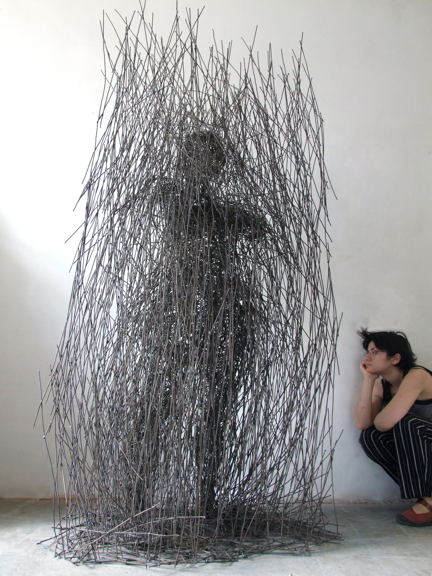 Kir&aacute;lynő, Queen: 2010 hegesztett vas, welded iron 230x95x140 cm - 1 by Rab&oacute;czky Judit Rita