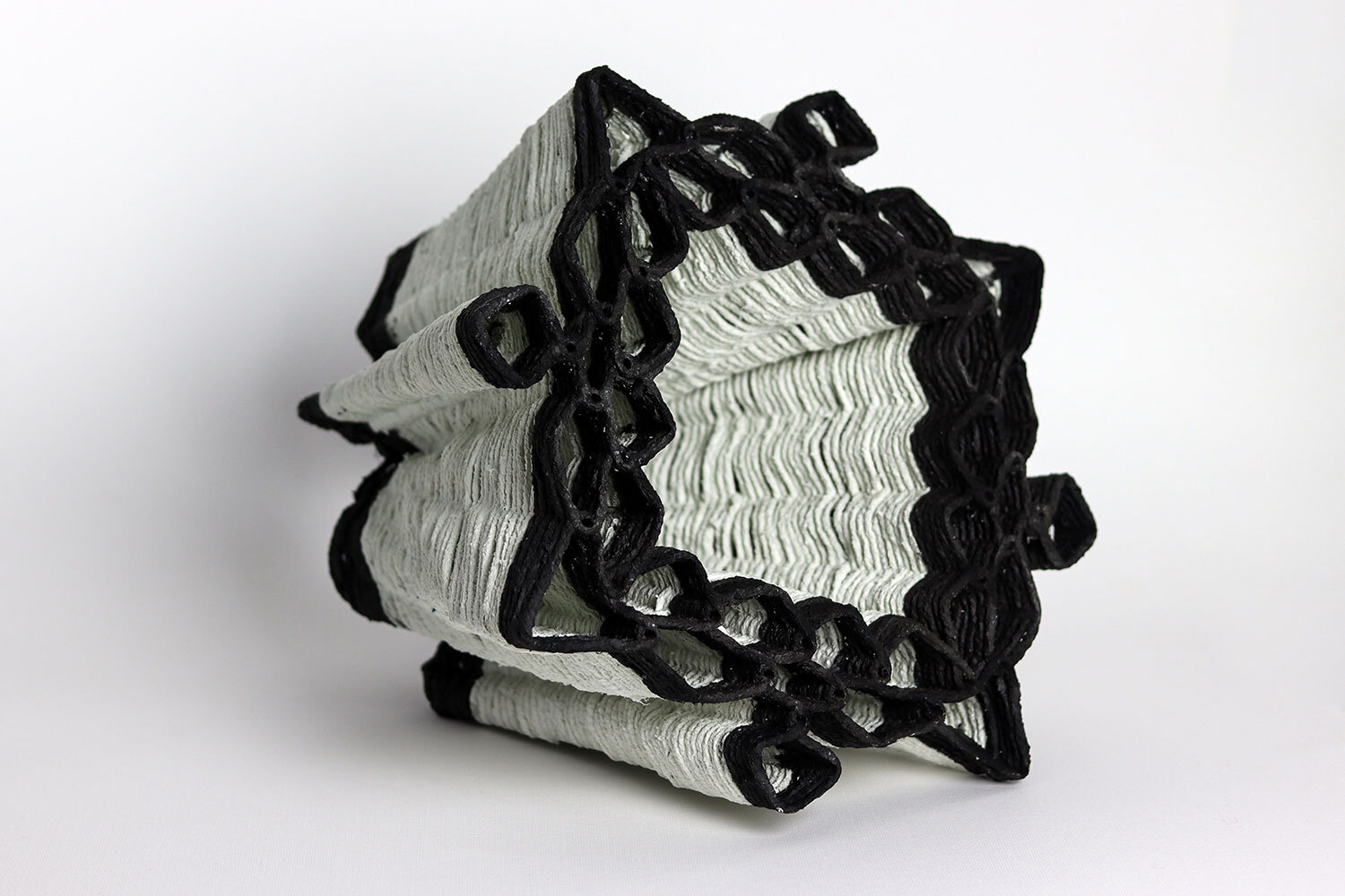 Mar&oacute;ti Vikt&oacute;ria: Shelter &ndash; porcel&aacute;n alkot&aacute;sok - 1 by NKA