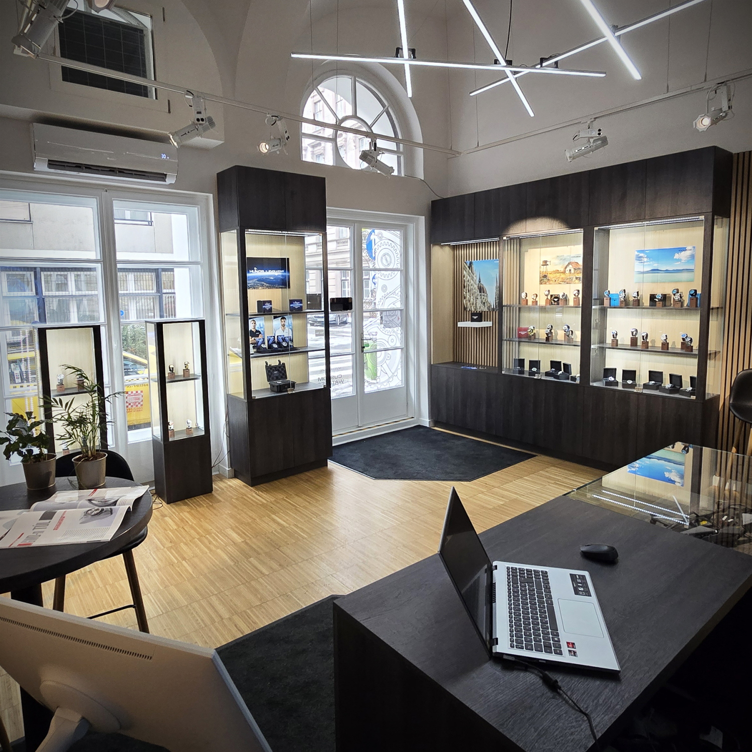 Evolvens&reg; Watches Store Budapest - 1 by B&aacute;thori L&aacute;szl&oacute;