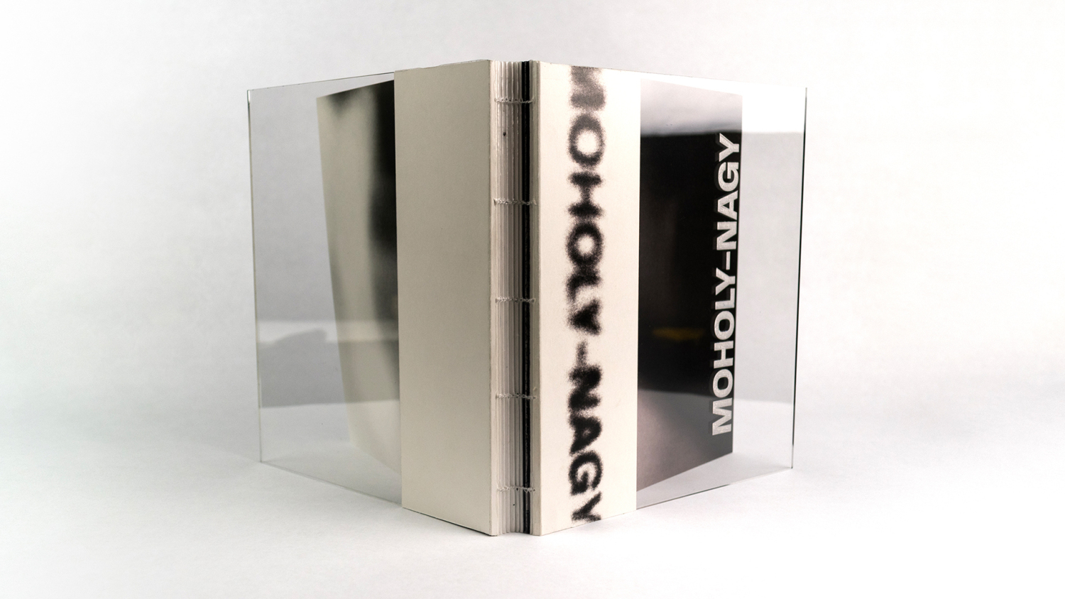 Moholy-Nagy | Experiment&aacute;lis Kiadv&aacute;ny - 1 by Mikl&oacute;s M&aacute;ty&aacute;s B&aacute;lint
