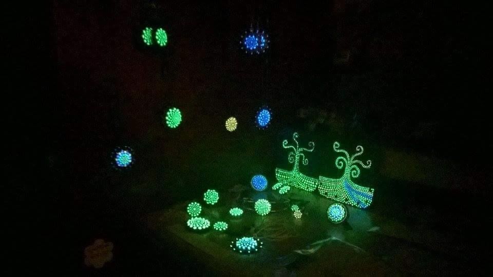 S&ouml;t&eacute;tben vil&aacute;g&iacute;t&oacute; dotillista &eacute;kszerek I. - 1 by Chlo&eacute; Lights