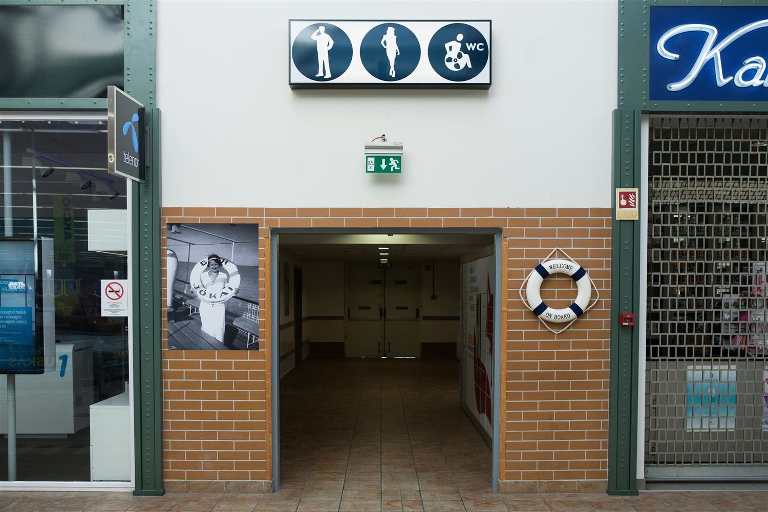 Auchan Sz&eacute;kesfeh&eacute;rv&aacute;r &Eacute;teludvar - 1 by Bogn&aacute;r Rudolf