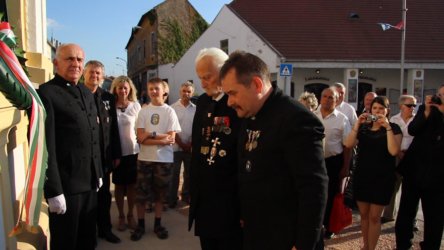 Hiszek egy haz&aacute;ban - dokumentumfilm - előzetes - 1 by Pannoniay Bogl&aacute;rka Erzs&eacute;bet 