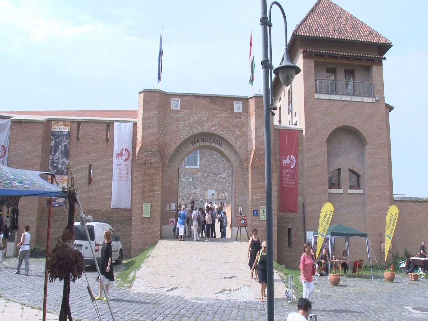 Esztergom V&aacute;rhegy Kutat&aacute;si Program - r&eacute;g&eacute;szeti r&ouml;vidfilm  - 1 by Pannoniay Bogl&aacute;rka Erzs&eacute;bet 