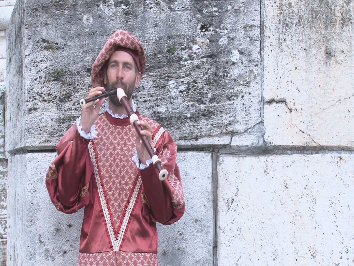 Esztergom V&aacute;rhegy Kutat&aacute;si Program - r&eacute;g&eacute;szeti r&ouml;vidfilm  - 1 by Pannoniay Bogl&aacute;rka Erzs&eacute;bet 