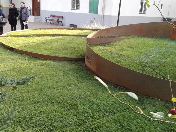 Eml&eacute;khely, Nagyvenyim